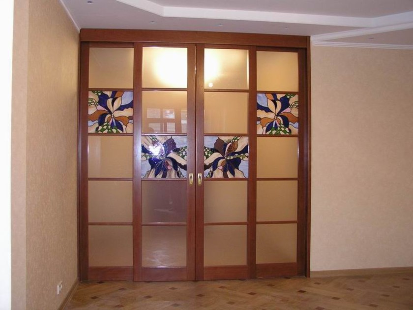 Перегородка с цветными стеклянными вставками Барнаул