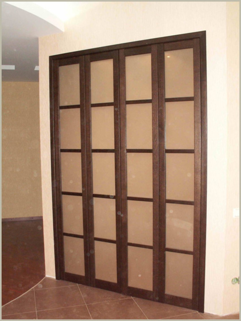 Двери гармошка с матовым стеклом и накладными разделителями Барнаул