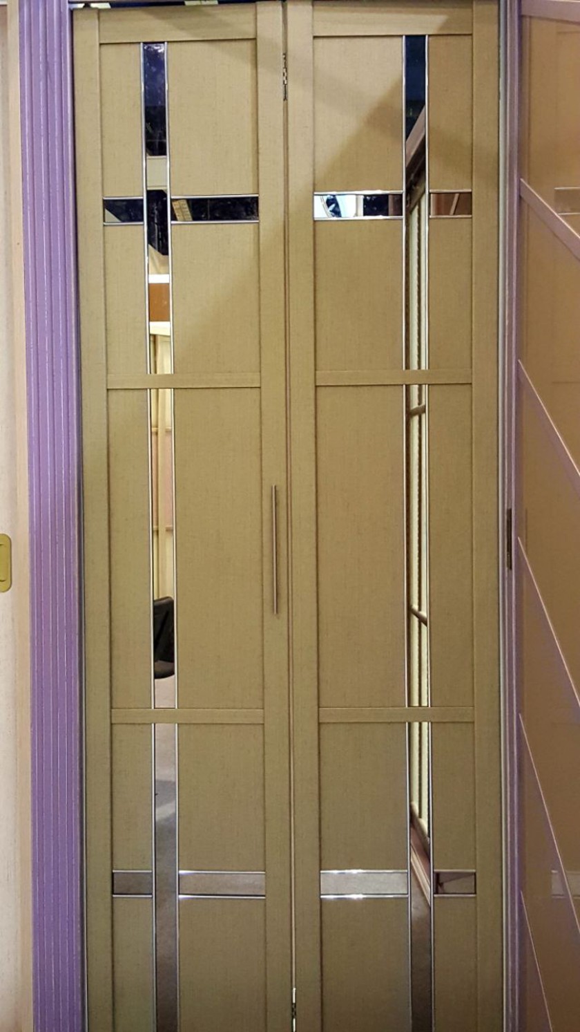 Двери гармошка шпонированные с зеркальным декором Барнаул