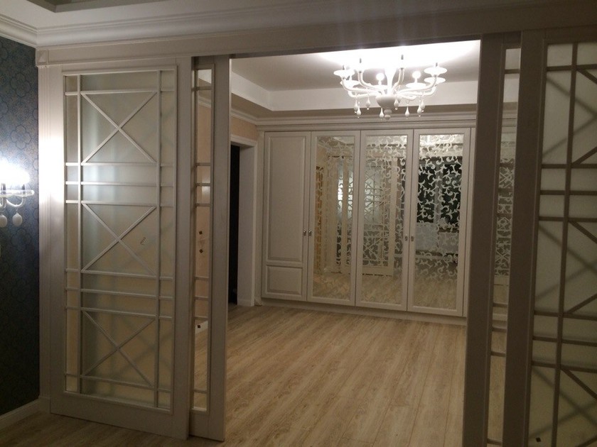 Раздвижная межкомнатная перегородка с декоративными вставками из стекла Барнаул