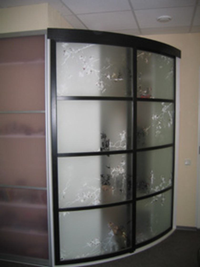Шкаф купе радиусный с рисунком на стекле Барнаул